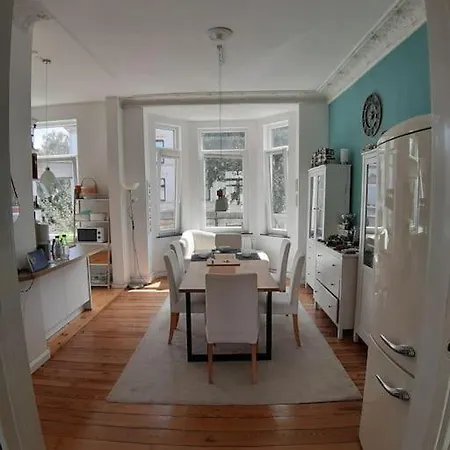 Gemuetliche Mit Geteiltem Essbereich Am Rande Des Bremer Viertel Bremen