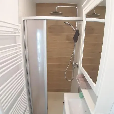 Gemuetliche Mit Geteiltem Essbereich Am Rande Des Bremer Viertel