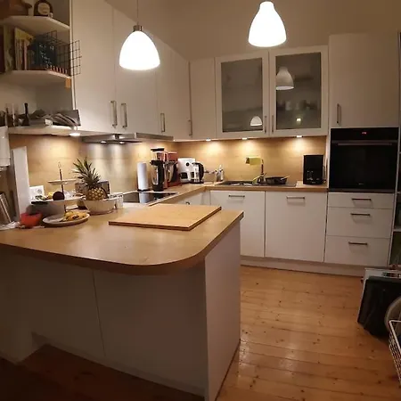 Gemuetliche Mit Geteiltem Essbereich Am Rande Des Bremer Viertel Bremen