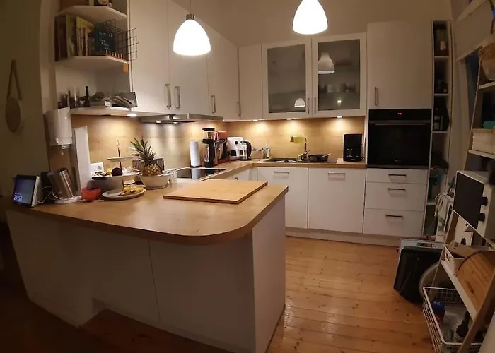 Gemuetliche Mit Geteiltem Essbereich Am Rande Des Bremer Viertel Bremen